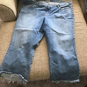Torrid cropped Capri jeans sz 26