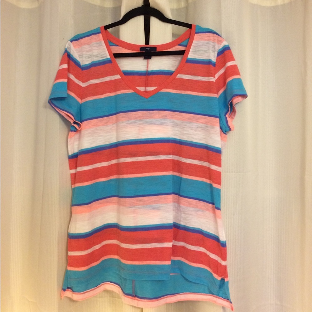 BUNDLE 2 GAP TEES BRANDNEW
