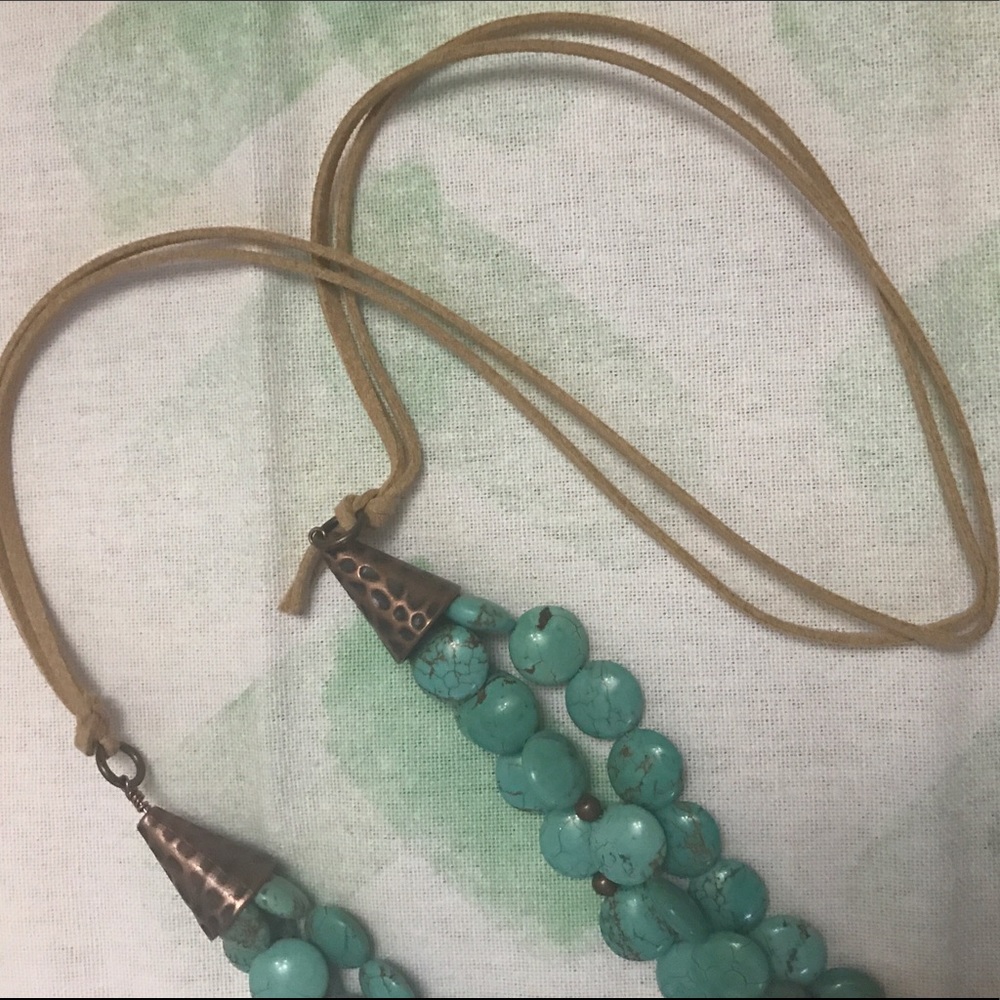 Turquoise feather necklace. Boutique boho style. - Picture 3 of 4