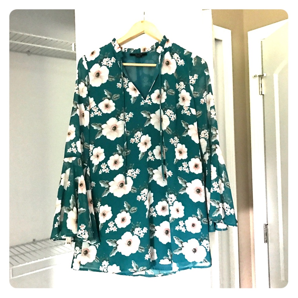NWOT Forever 21 Floral Top