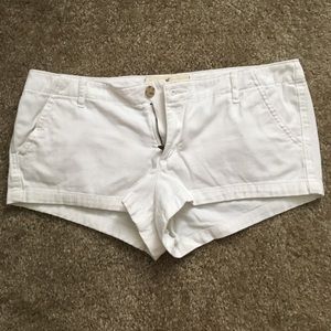 White Hollister shorts size 29