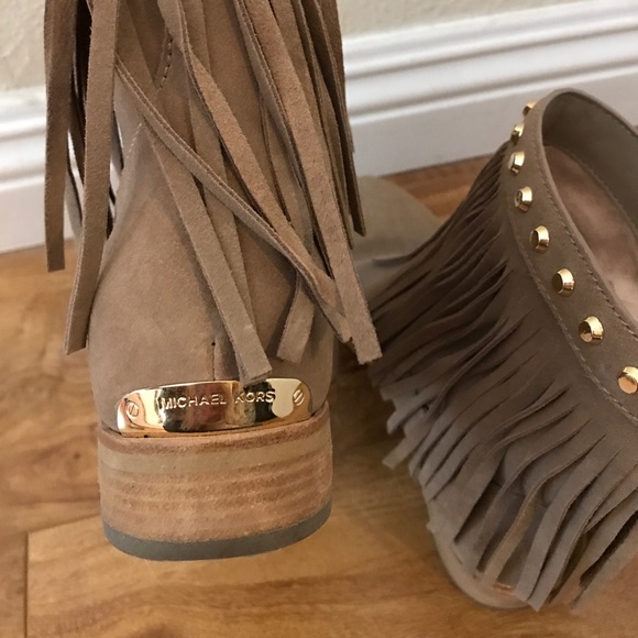 Chic fringe booties - Picture 3 of 3