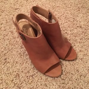 Tan peep toes