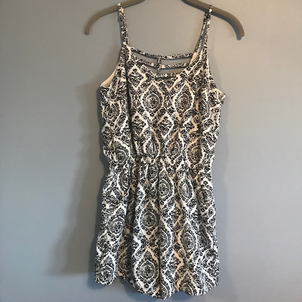 Tobi Black & White Paisley Romper