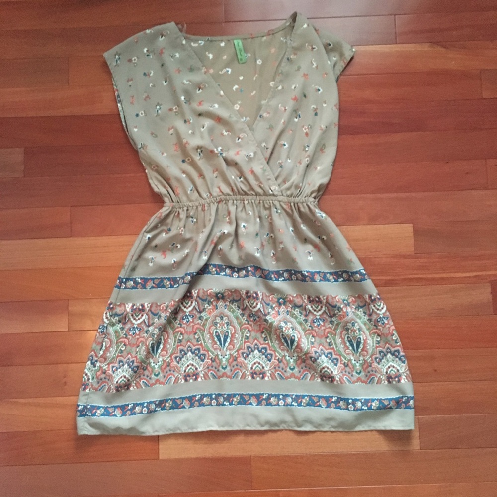 Short sleeve dress