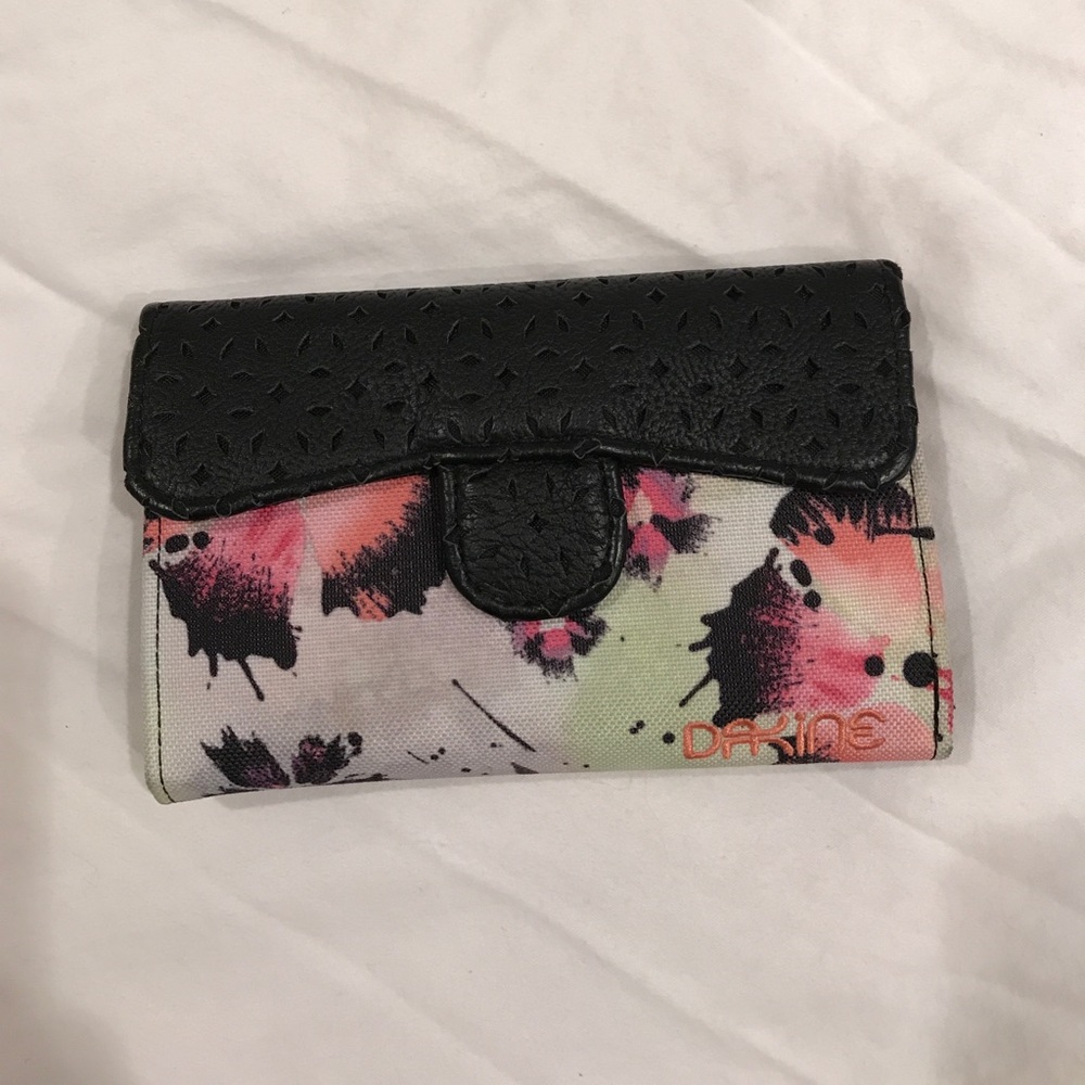 Dakine travel wallet