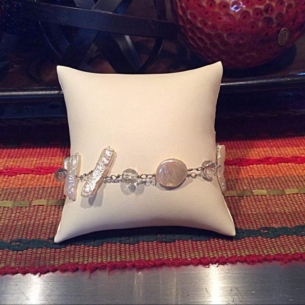 Pearl, glass and silver bracelet