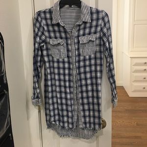 Super cute long sleeve button down denim