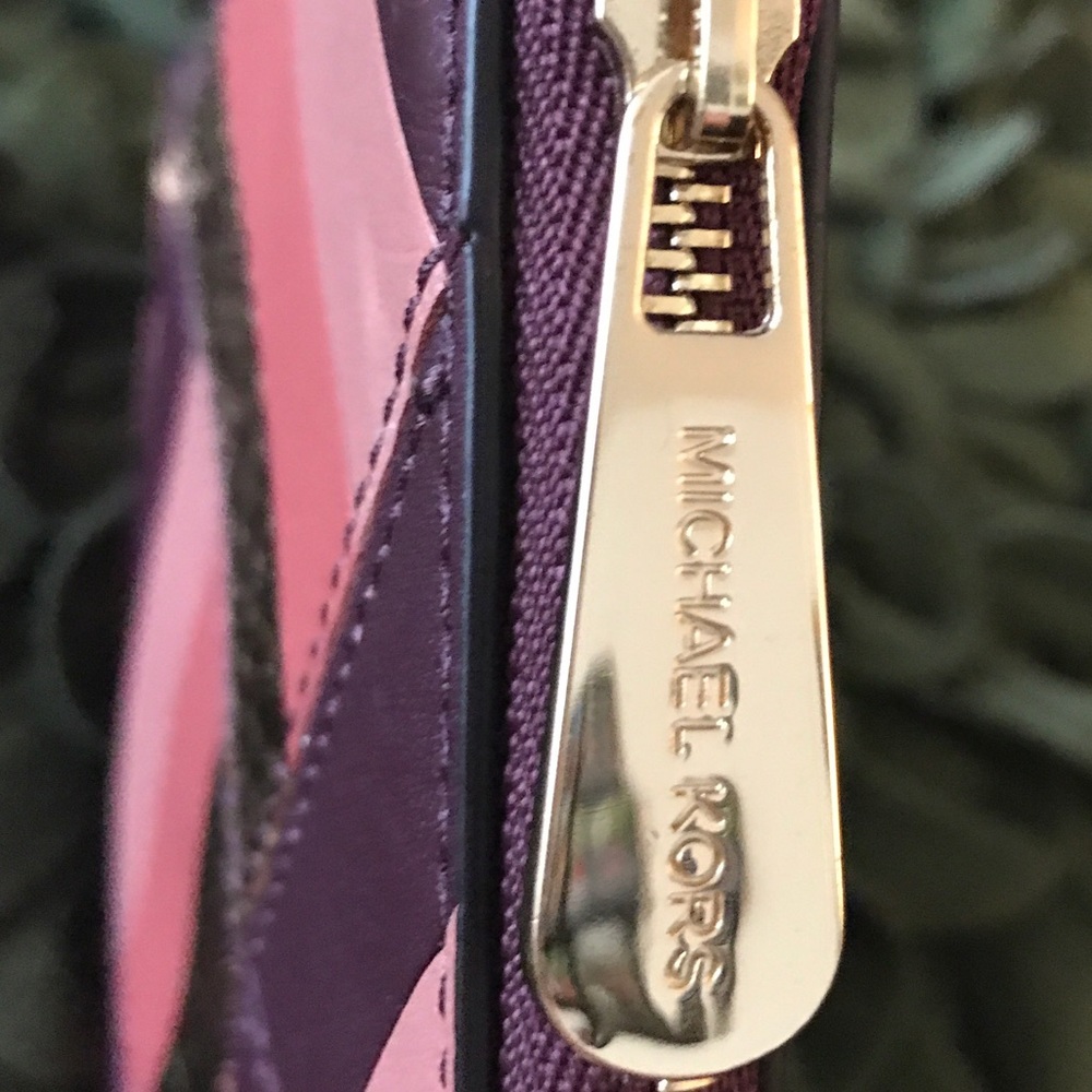 MICHAEL KORS Large Leather Wristlet, LIKE NEW! - Picture 4 of 7