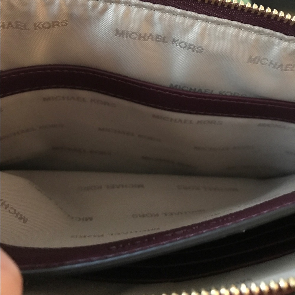 MICHAEL KORS Large Leather Wristlet, LIKE NEW! - Picture 7 of 7