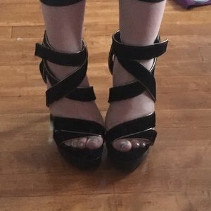 🔥MAKE AN OFFER🔥Lanvin Gold and Velvet Wrap Heels