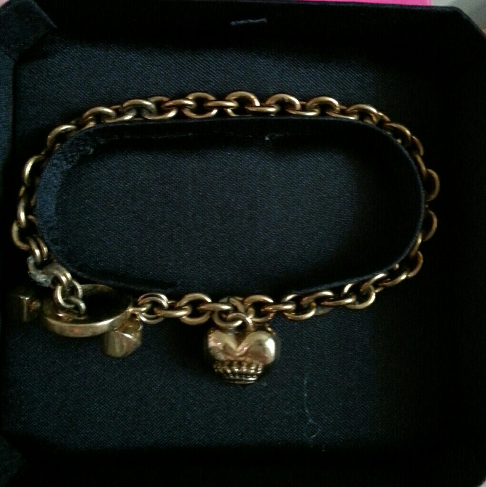 juicy coutour heart bracelet
