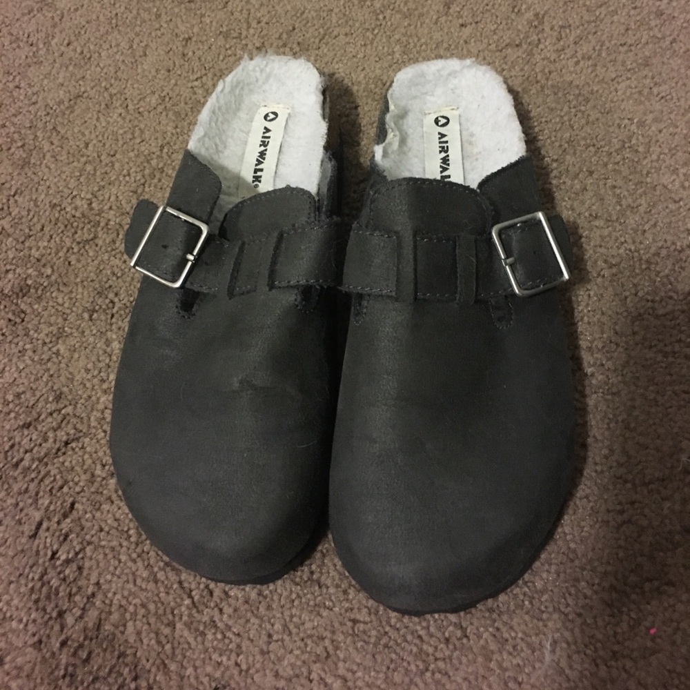 Airwalk gray slip on shoes