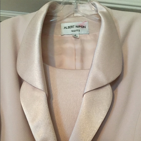 Albert Nipon 3 piece suit. - Picture 3 of 4