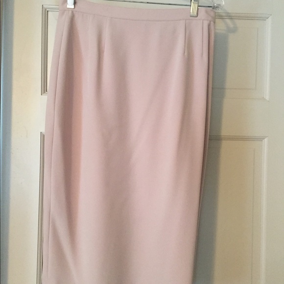 Albert Nipon 3 piece suit. - Picture 4 of 4