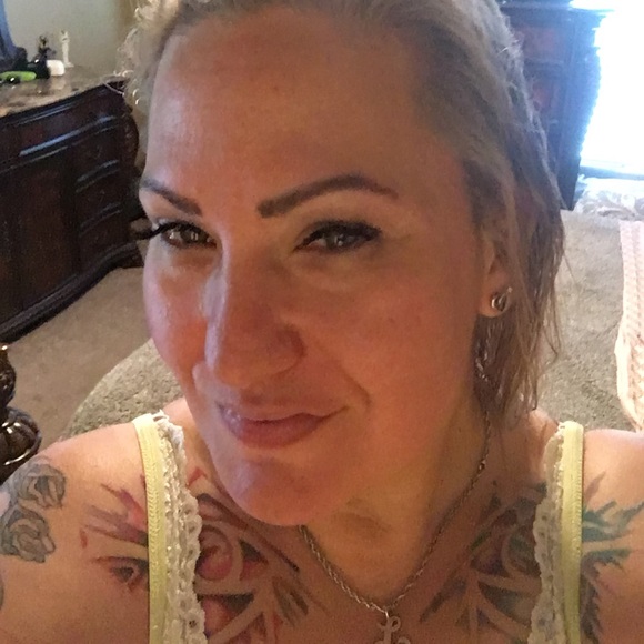 Meet your Posher, Lisa - Picture 1 of 1