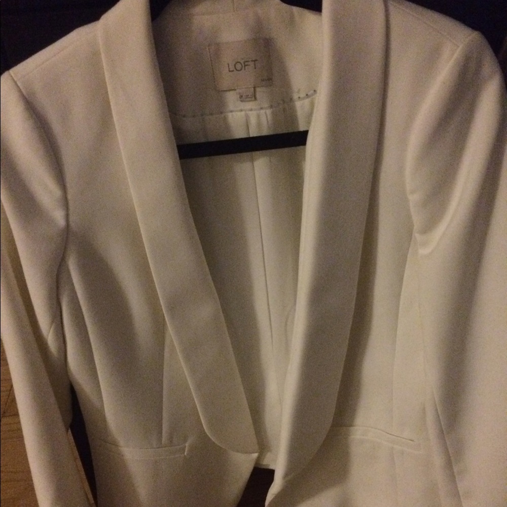 Ann taylor loft white blazer size 4 petite