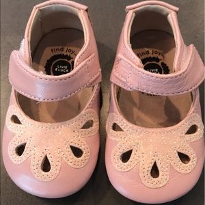 Livie & Luca petal baby