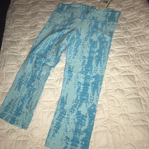 Under armour workout capris - Picture 2 of 3