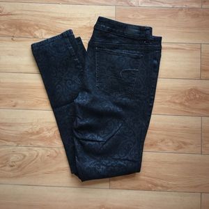Black embossed American Eagle jeggings