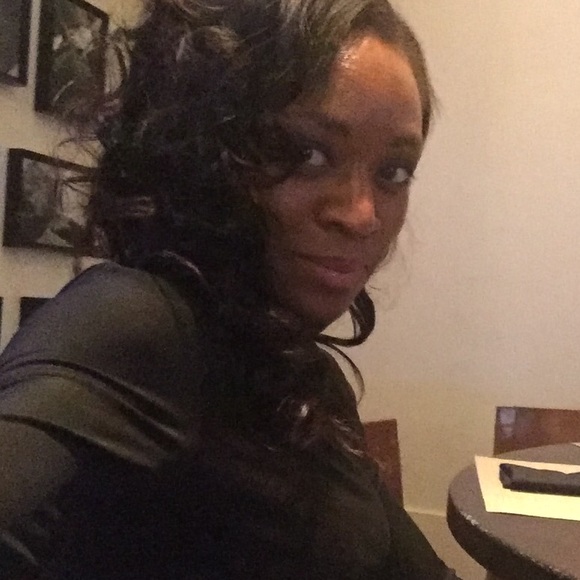 Meet your Posher, Phylicia - Picture 1 of 1