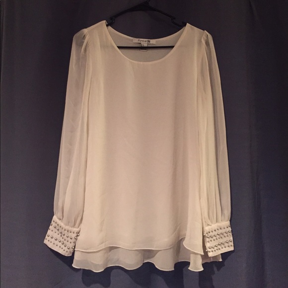 Forever 21 Tops - 🌜FOREVER21 WHITE BLOUSE, STUDDED CUFFS🌛