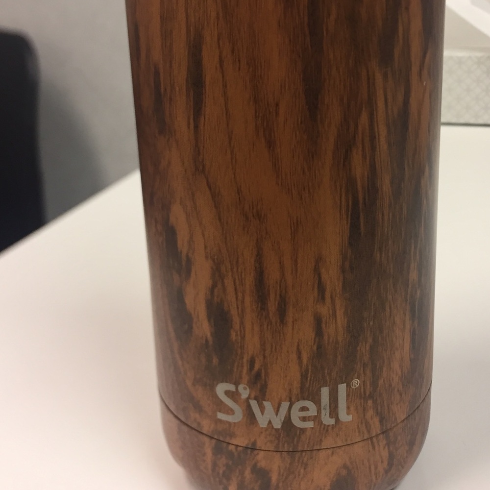Swell water bottle