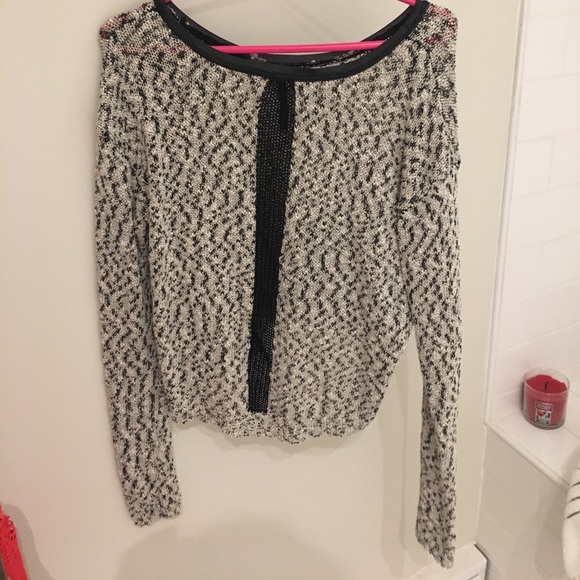 Guess silver, black and white sweater - Picture 2 of 2