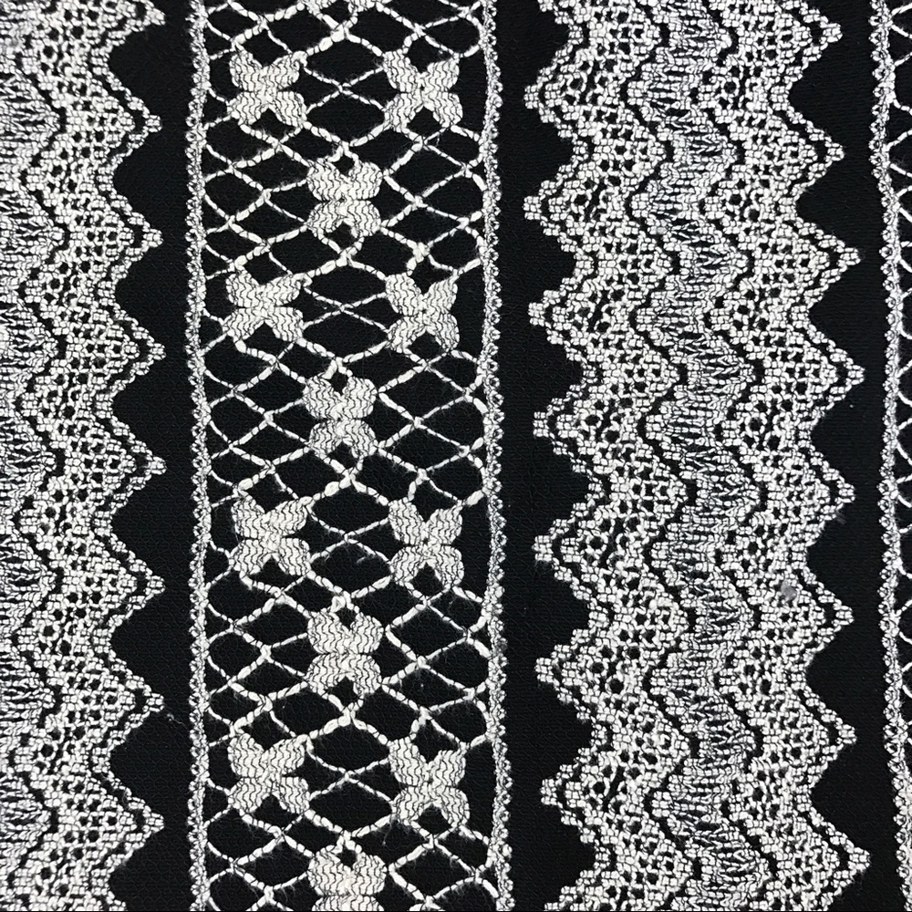 Textured Mini Skirt - Picture 3 of 4