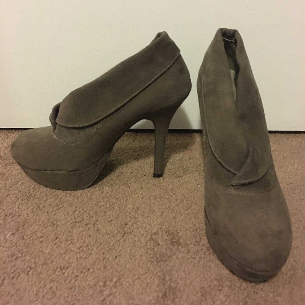 Grey suede heel