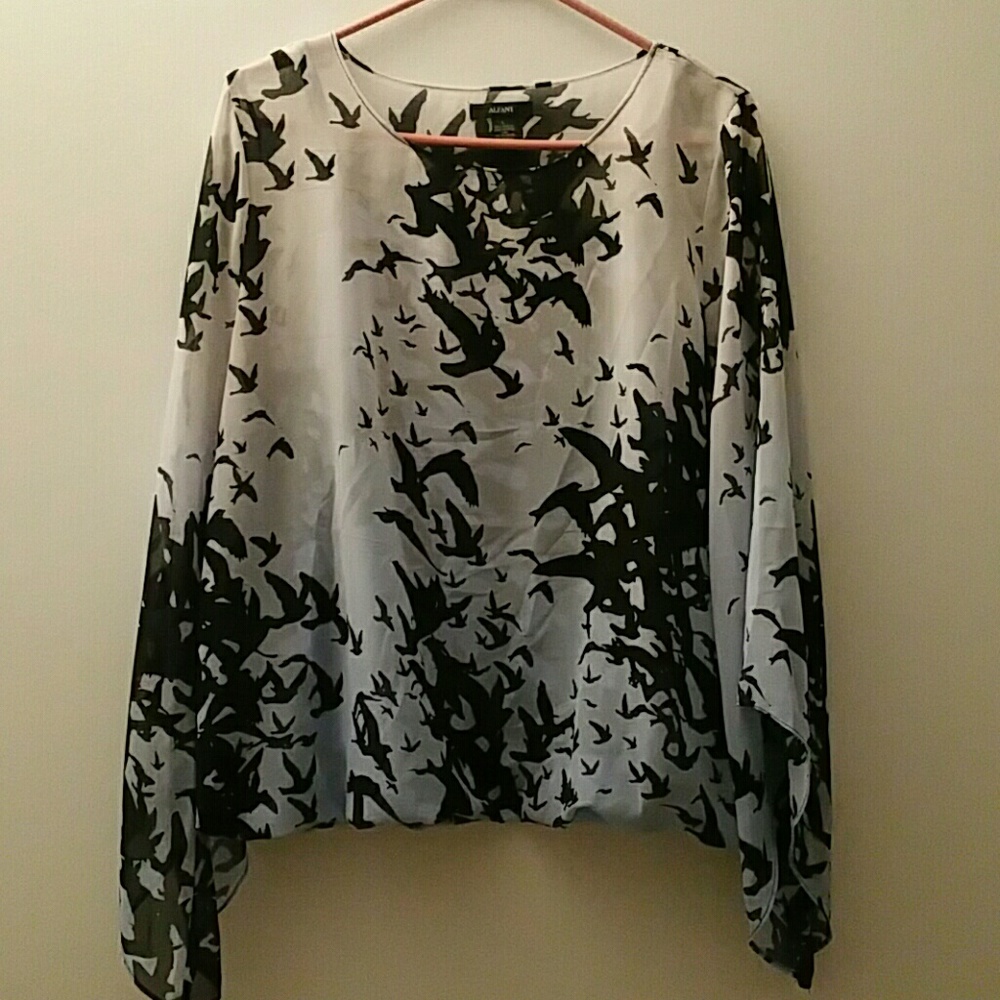 Alfani Top. Beautiful Sleeves. Great Condition!