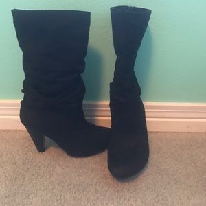 Sexy black suede boots with bow!