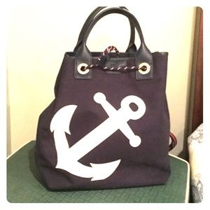 Tommy Hilfiger bucket back