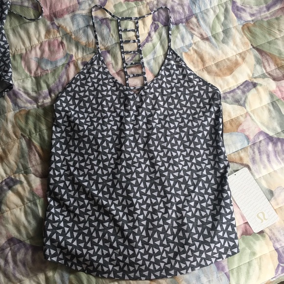 Lululemon RARE Breezy Singlet top NWT - Picture 2 of 4