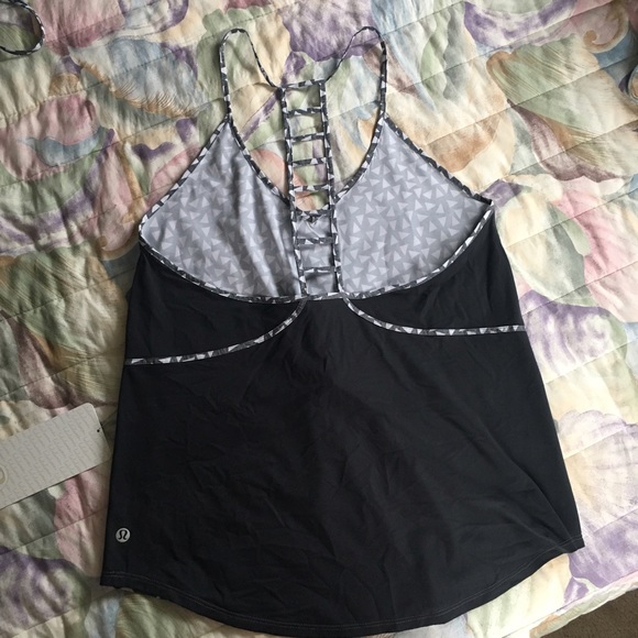 Lululemon RARE Breezy Singlet top NWT - Picture 3 of 4
