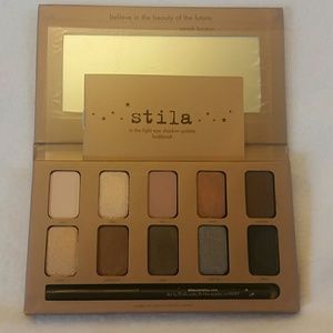 Stila In the Light eyeshadow palette