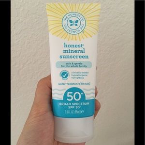 Honest Mineral Sunscreen - Travel-Ready!!! ✈️ ☀️🌴