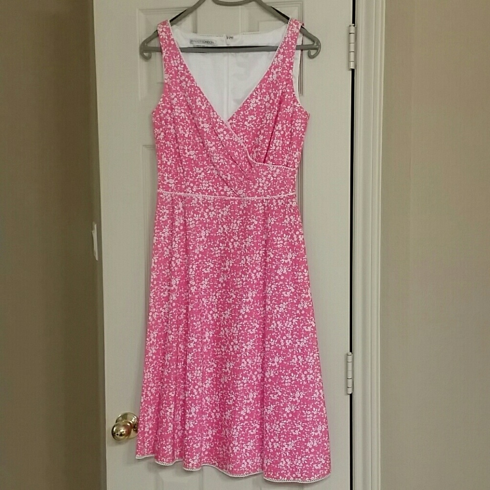 Maggy London pink & white floral summer dress