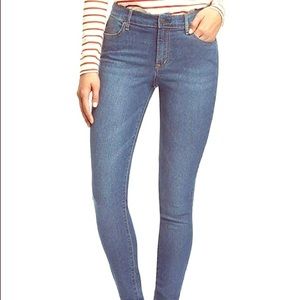 ✨CLOSET CLEAR OUT✨Old Navy "Super Skinny" jeans