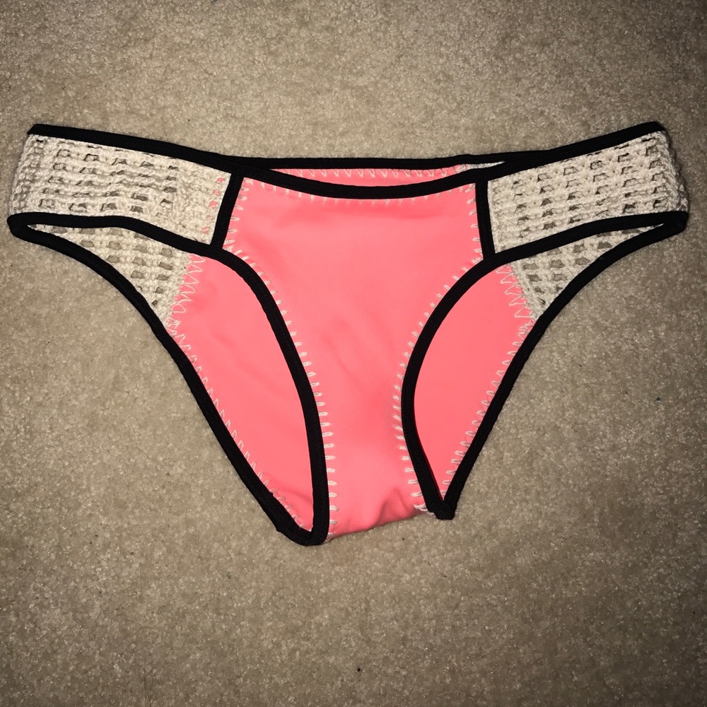 NWOT VS surf crochet hipster bikini bottoms