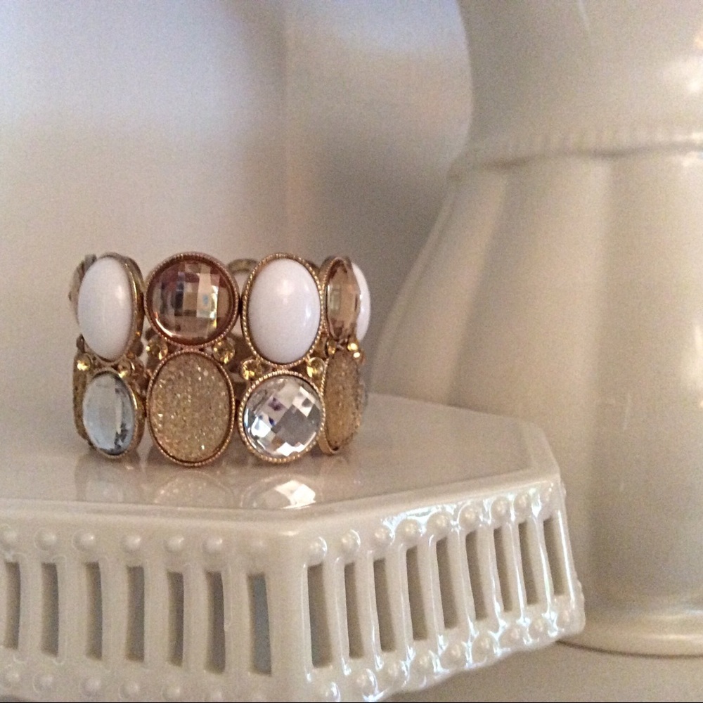 Pretty white and gold bracelet
