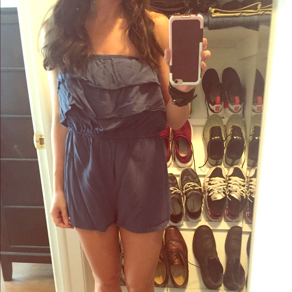 Fun and flirty navy romper!