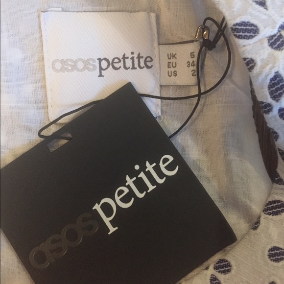 😍 Adorable!!! ASOS Petite eyelet dress w/ cutouts - Picture 6 of 7