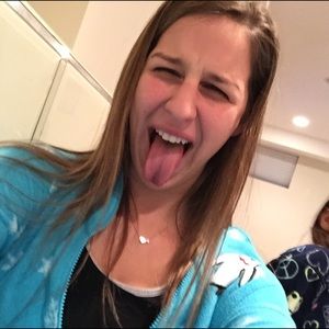 Meet your Posher, Mara