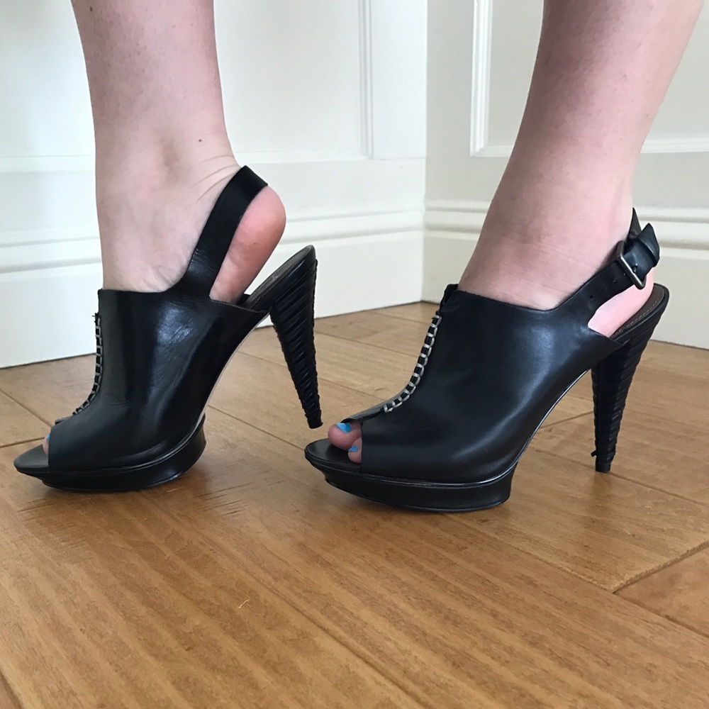 Black with cream whip stiched, woven leather heel.