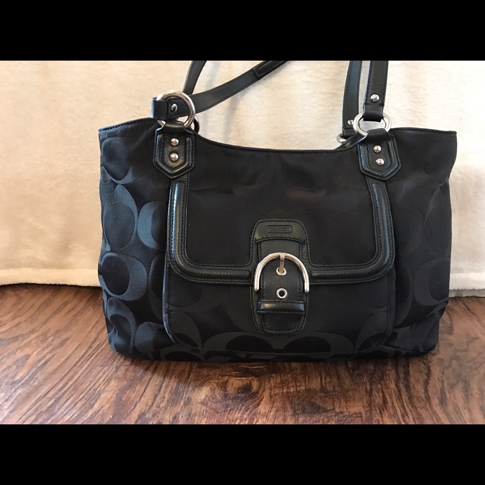 Coach
Campbell Signature Belle Carryall