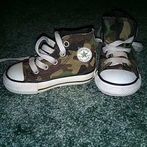 Toddler Boys Camo High Top Converse, size 4