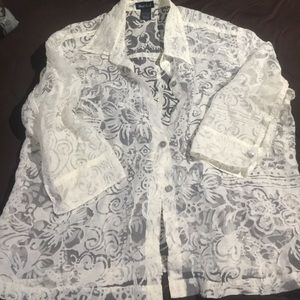 Flowery sheer 3/4 sleeve button down