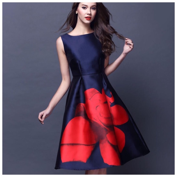 Gorgeous Black Large Bold Red Flower Dress - Picture 2 of 7