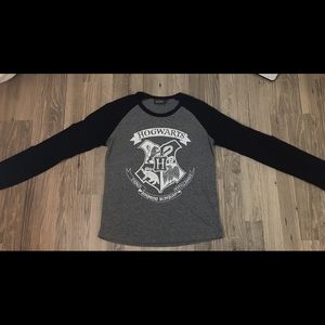 Long sleeve crew neck Hogwarts tee